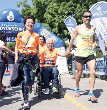 “Yol Arkadaşım Olur Musun?” sloganı ile düzenlenen Run TOFD İstanbul Koşusu’na, omurilik felçlileri ve çok sayıda gönüllü vatandaş katıldı