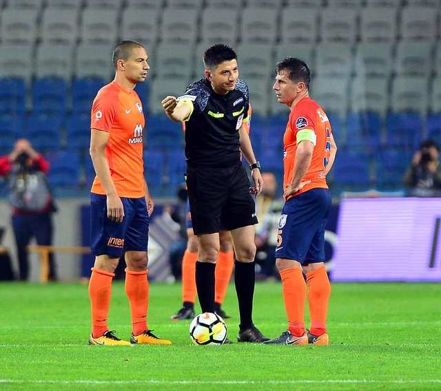 Emre Belözoğlunu yıkan olay Hüngür hüngür ağladı 43