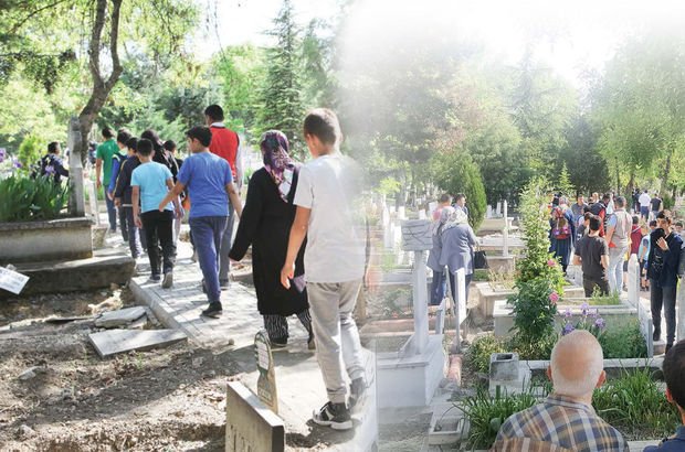 Son dakika... Çorum'da ağlayan gizemli kızın görüldüğü mezara akın var!