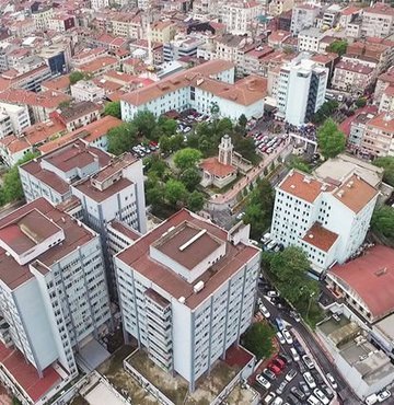 Şişli Hamidiye Etfal Eğitim ve Araştırma Hastanesi taşınıyor. Hastanenin 1 ay içinde Sarıyer-Çayırbaşı ve Seyrantepe’de yer alan 2 ayrı hastaneye taşınması planlanıyor. Hastanenin taşınmasını engellemek için kurulan Şişli Etfal Dayanışması Platformu, dün hastane önünde eylem yaptı