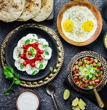 Ramazan ayında beslenme düzenini oruca uygun düzenlemek önemli. Gün boyunca olabildiğince tok kalabilmek için, tok tutan besinleri tüketmek gerekiyor. Bir bardak sütün midenin boşluğunu hissettirmeden insanı 5 saat boyunca tok tuttuğu belirtiliyor. İşte sahurda tok tutan süt hakkında hiç bilmedikleriniz