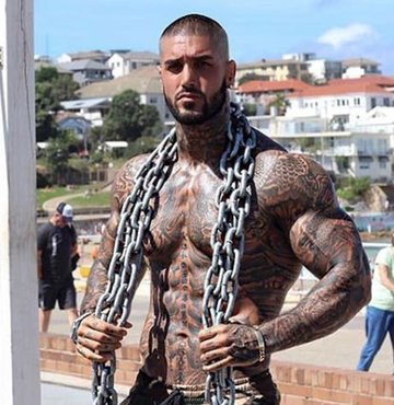 Müslüman asker Instagramı sallıyor Müslüman asker Instagramı sallıyor