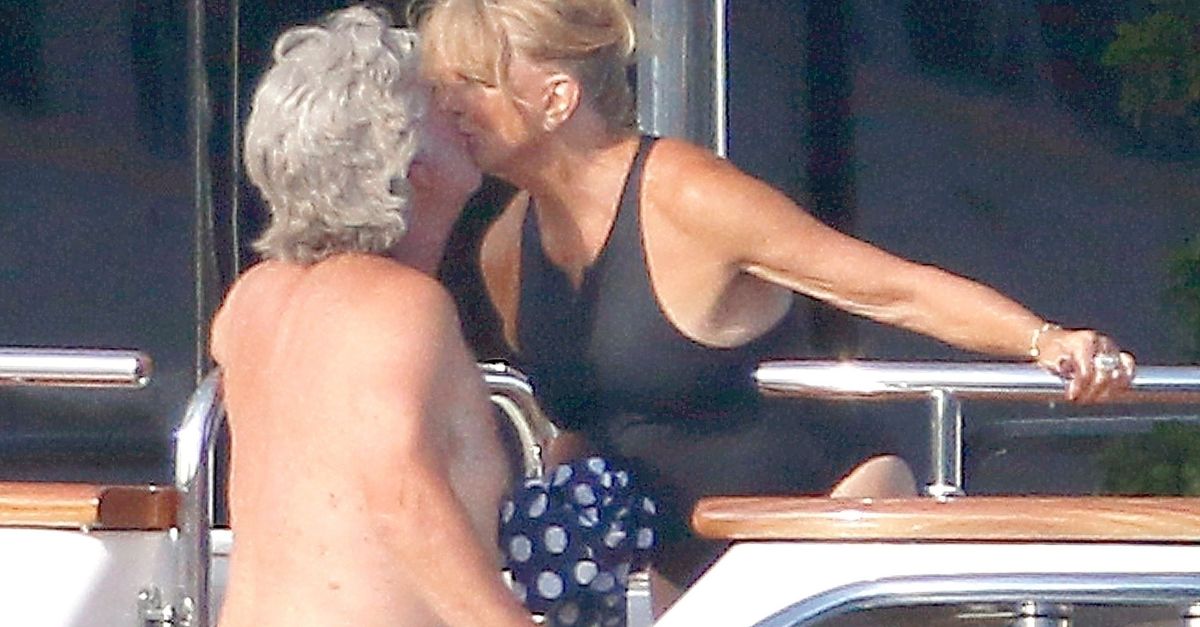 Goldie hawn criss cross ass