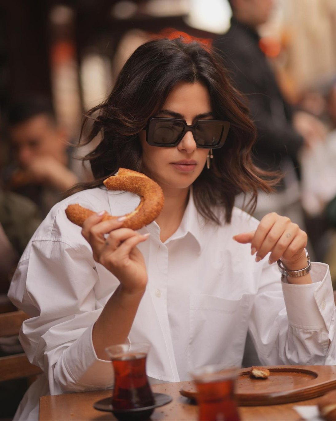 Nesrin Cavadzade bikini sezonunu açtı Ünlü oyuncu pozlarıyla nefes