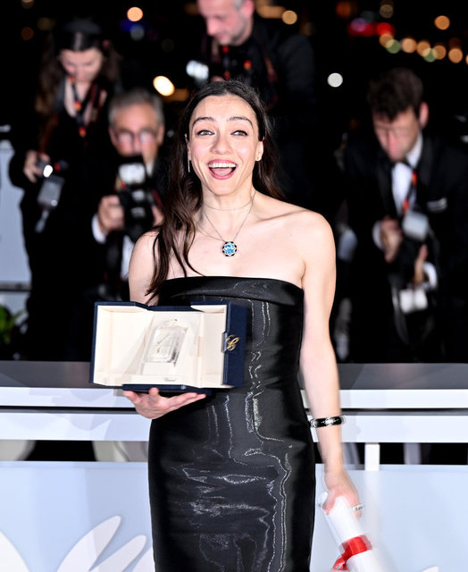 Oyuncu Merve Dizdar Cannes Film Festivali nde ödül kazanan ilk Türk