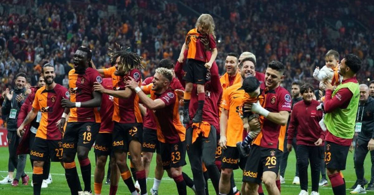 Galatasaray Ampiyonluk Kutlamas Ne Zaman Ve Hangi G N Yap Lacak