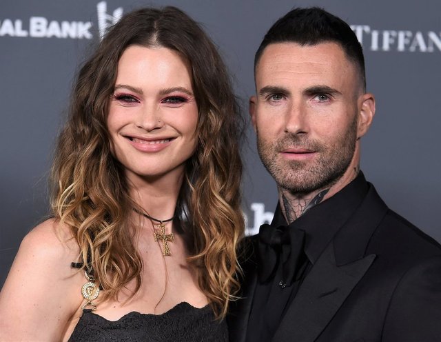 Behati Prinsloo ile Adam Levine bebeklerinin cinsiyetini açıkladı