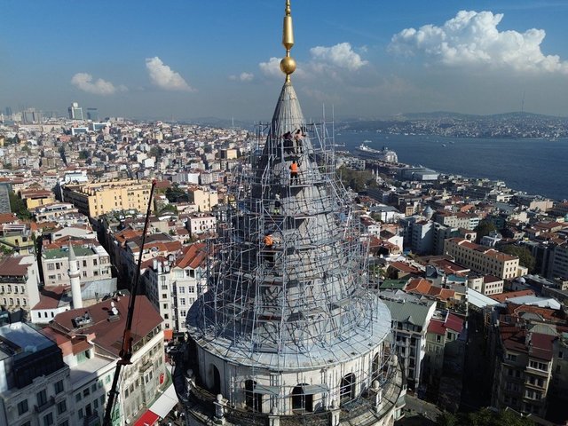 Son dakika Galata Kulesi nde restorasyon 270 kiloluk alem 4 parça