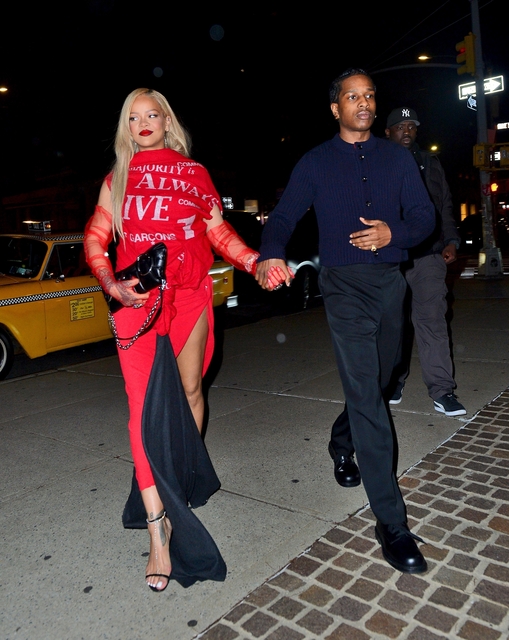 Rihanna ve ASAP Rocky romantik Anneler Günü yemeğinde magazin haberleri