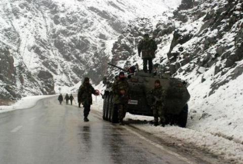 Hem PKK'yla hem doğayla şavaşıyorlar