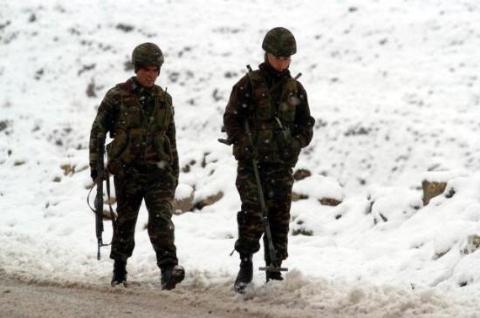 Hem PKK'yla hem doğayla şavaşıyorlar