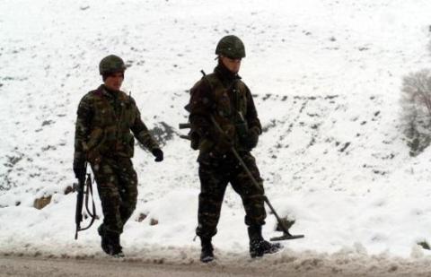 Hem PKK'yla hem doğayla şavaşıyorlar