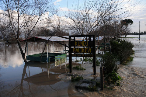 Antalya'da sel 