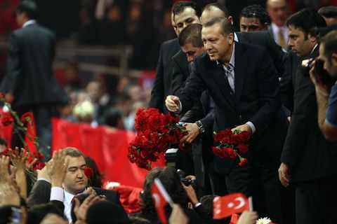 Başbakan, Romanlarla buluştu
