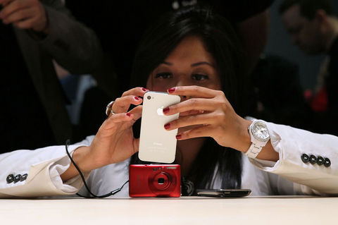 Sürprizlerle dolu iPhone 4!