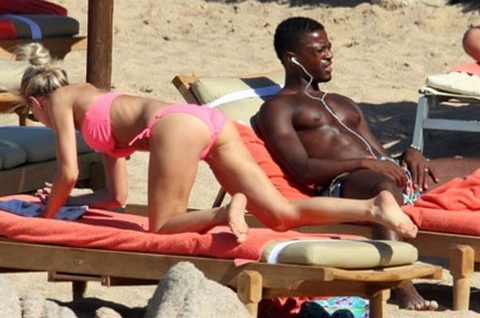 Evra ve eşi tatilde!