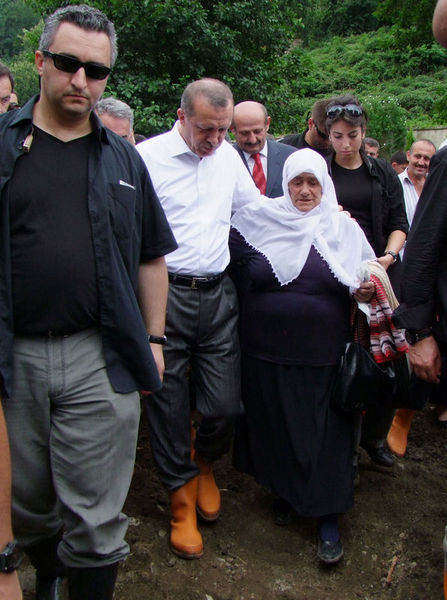 Başbakan heyelan bölgesinde