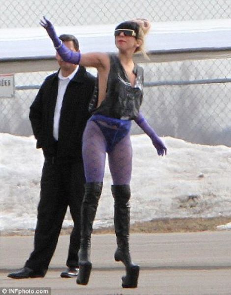 Леди Гага прилетела в Канаду.