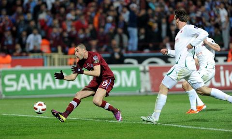 Trabzonspor Bursaspor Maç Özeti ve Golleri 17.04.2011 f803e46025a23ccfa72a46ff73ecf5f0 k Trabzonspor Bursaspor Maç Özeti ve Golleri 17.04.2011
