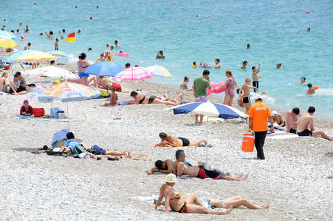 9 g�nl�k tatil plajlar� doldurdu!