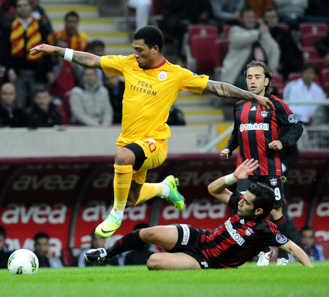 Galatasaray Gaziantepspor Maçı özeti golleri izle 26.10.2011 5b825e8416578cafee1f1ce1939d6066 k Galatasaray Gaziantepspor Maçı özeti golleri izle 26.10.2011