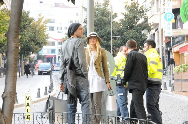 Ünlü tenisçi Maria Sharapova basketbolcu sevgilisi Sasha Vujacic ile Nişantaşı'ndaydı.