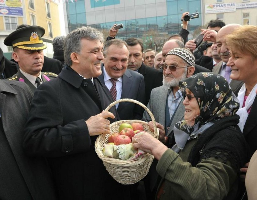 Elma sepeti içinde First Lady'ye sürpriz hediye
