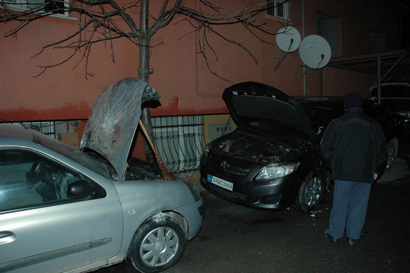 Maltepe'de 5 araç kundaklandı