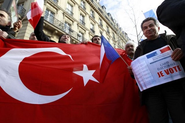 Türkler Senato'yu kuşattı 