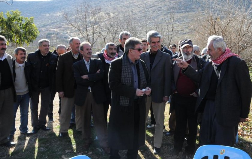 21 yıl sonra babasının mezarı başında