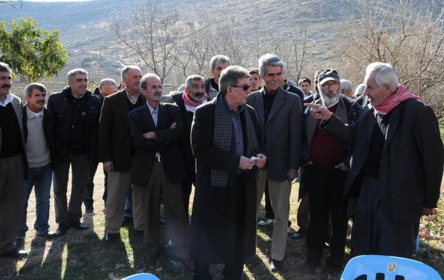 21 yıl sonra babasının mezarı başında