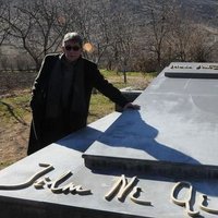 21 yıl sonra babasının mezarı başında