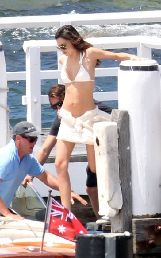 Miranda Kerr sahilleri ısıt...