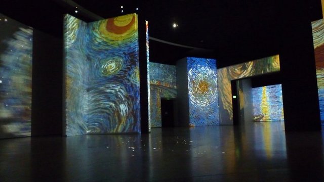 Çerçevesi olmayan sergi: Van Gogh Alive!