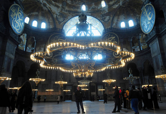 Ayasofya’nın ışıklarına ‘Ben Affleck’ ayarı geldi