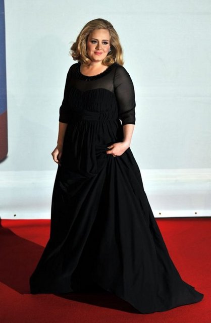 Adele ödüle doymuyor