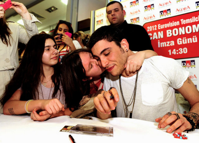 Görünce kendilerinden geçtiler!