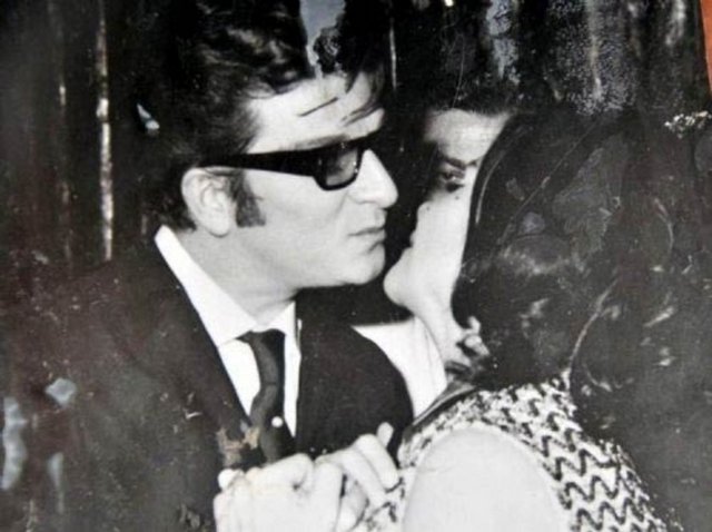 Paşa ve Diva dudak dudağa