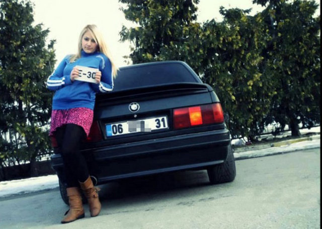 Tofaşçı kızlar BMW'ci kızlara karşı