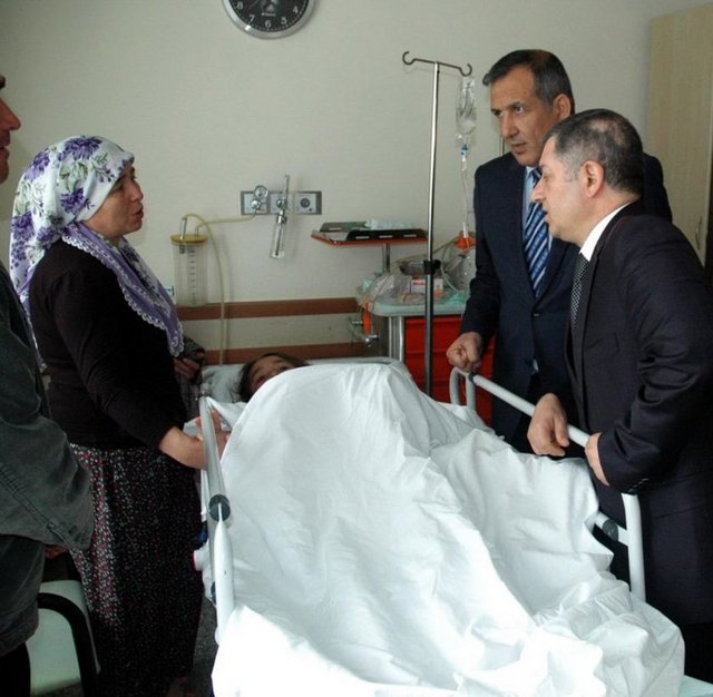 Su deposu öğrencilerin üzerine düştü