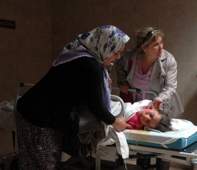 Su deposu öğrencilerin üzerine düştü