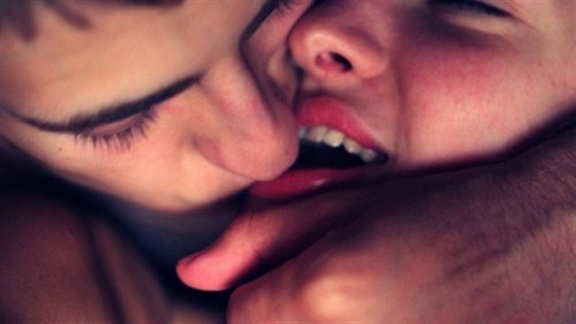 И губы с шепотом мое И губы с шепотом мое