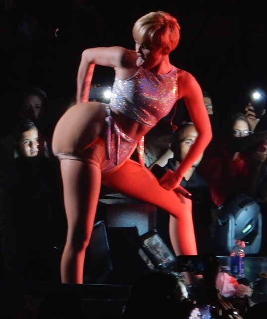 Miley'den olay şov
