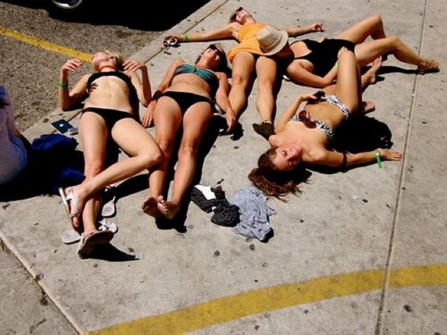  Пьяные куклы лесбиянки с грязными планами порно фото и секс фотографии