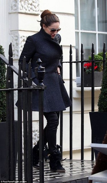 Kelly Brook kendine hayran bıraktı