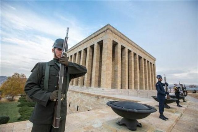 Anıtkabir'in 'heykel' askerleri