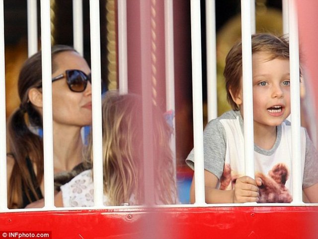 Angelina ikizleriyle Lunapark'ta!