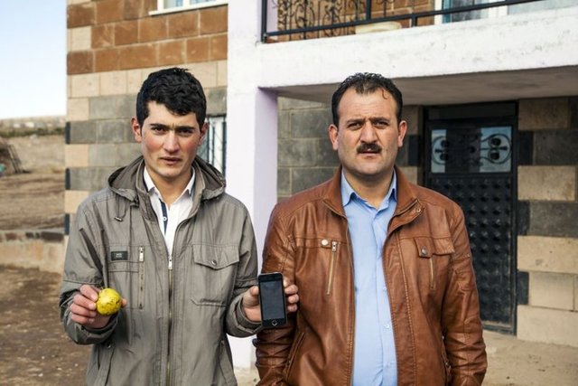 Televizyondan telefon sipariş verdi,kutudan armut çıktı