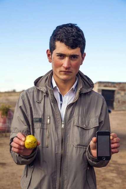 Televizyondan telefon sipariş verdi,kutudan armut çıktı