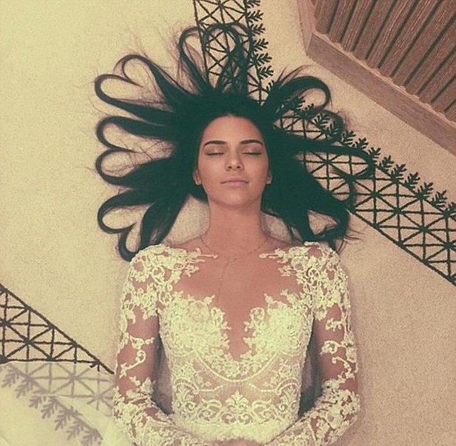 Kendall Jenner'ın 40 milyon takipçi sevinci